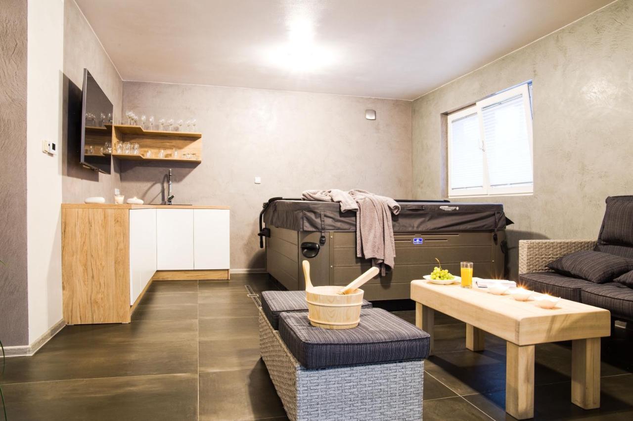 Apartmany A Wellness Vmal Skutec Экстерьер фото